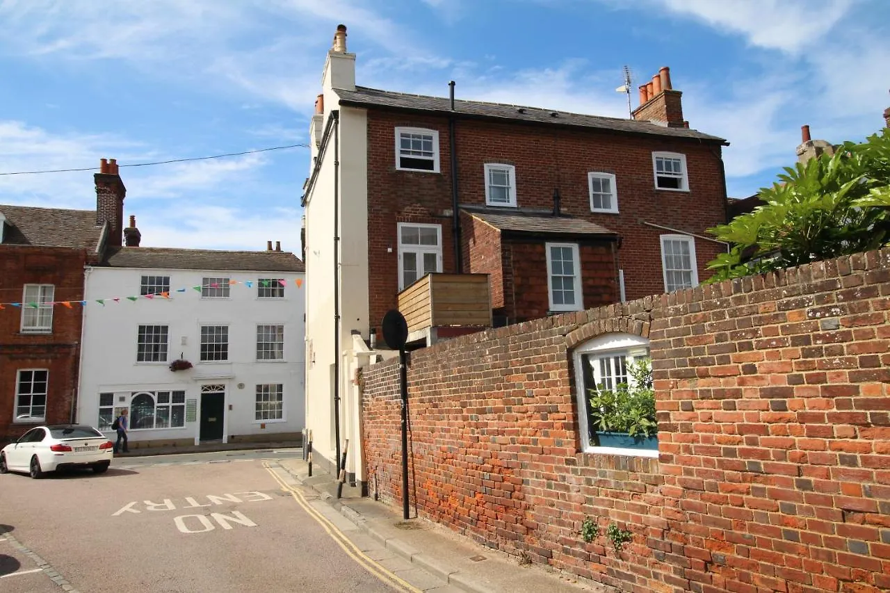 Where to Stay Near Druidstone Park: 5 Central Whitstable Hotels