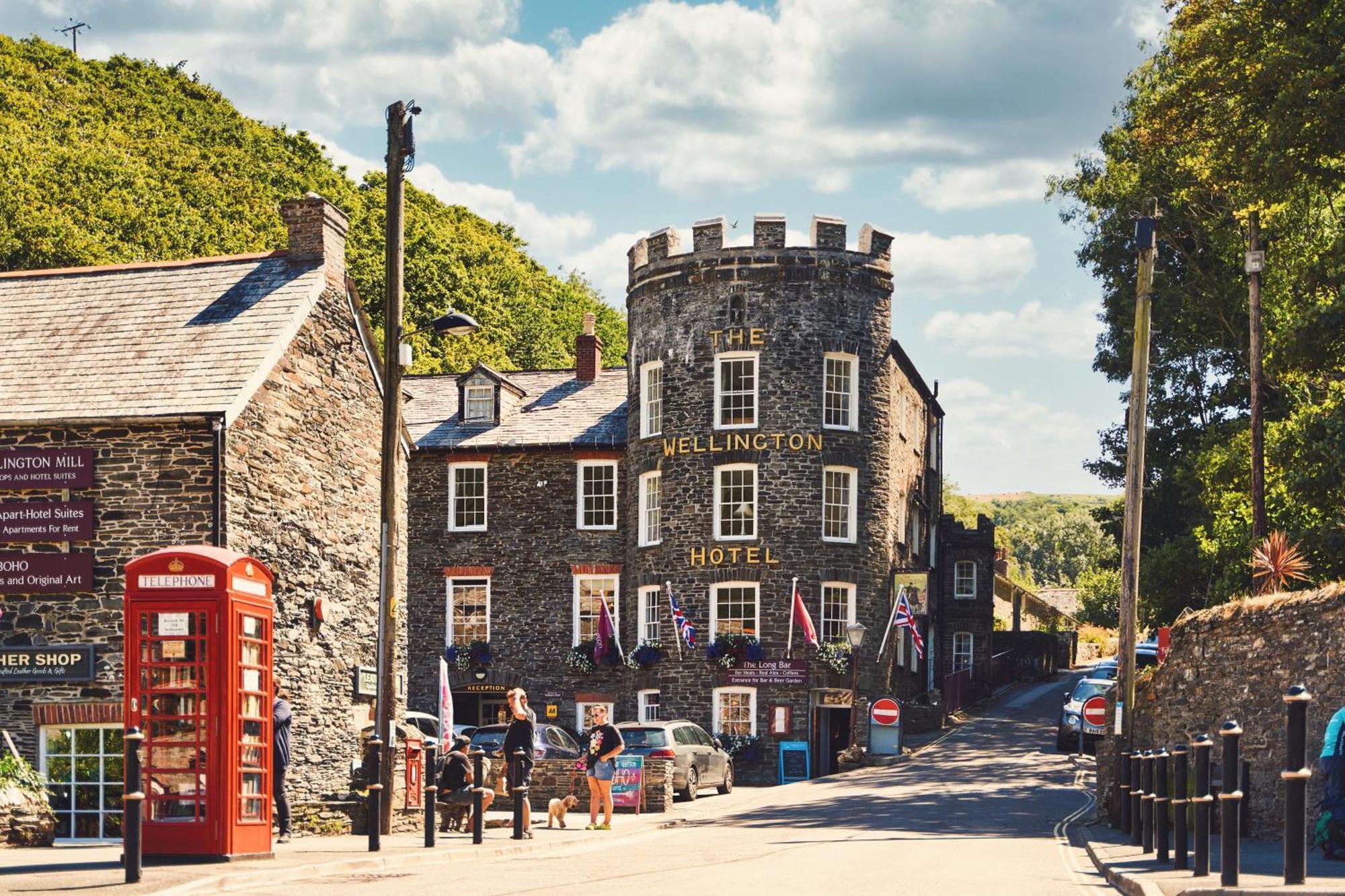 5 Couple Hotels Near Tintagel Old Post Office Worth Booking
